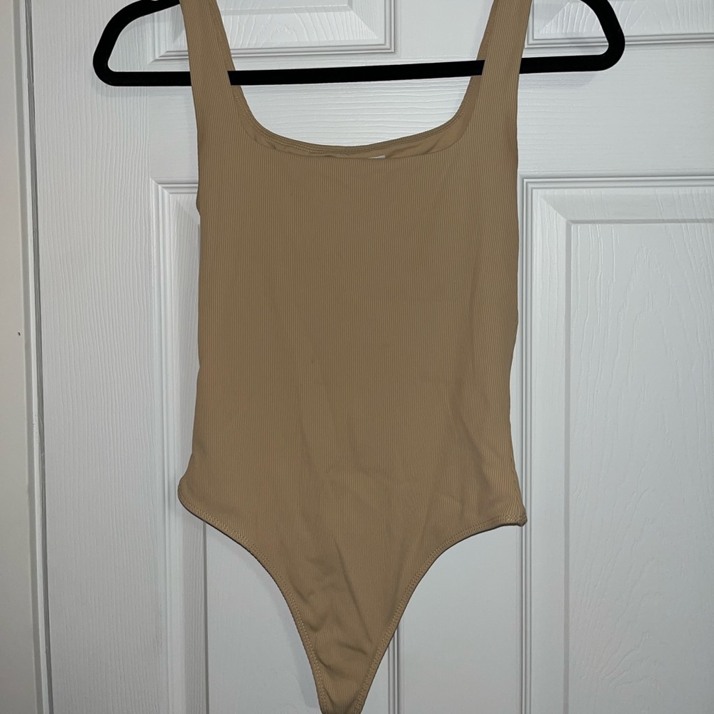 Aritzia Babaton Ribbed Contour Bodysuit